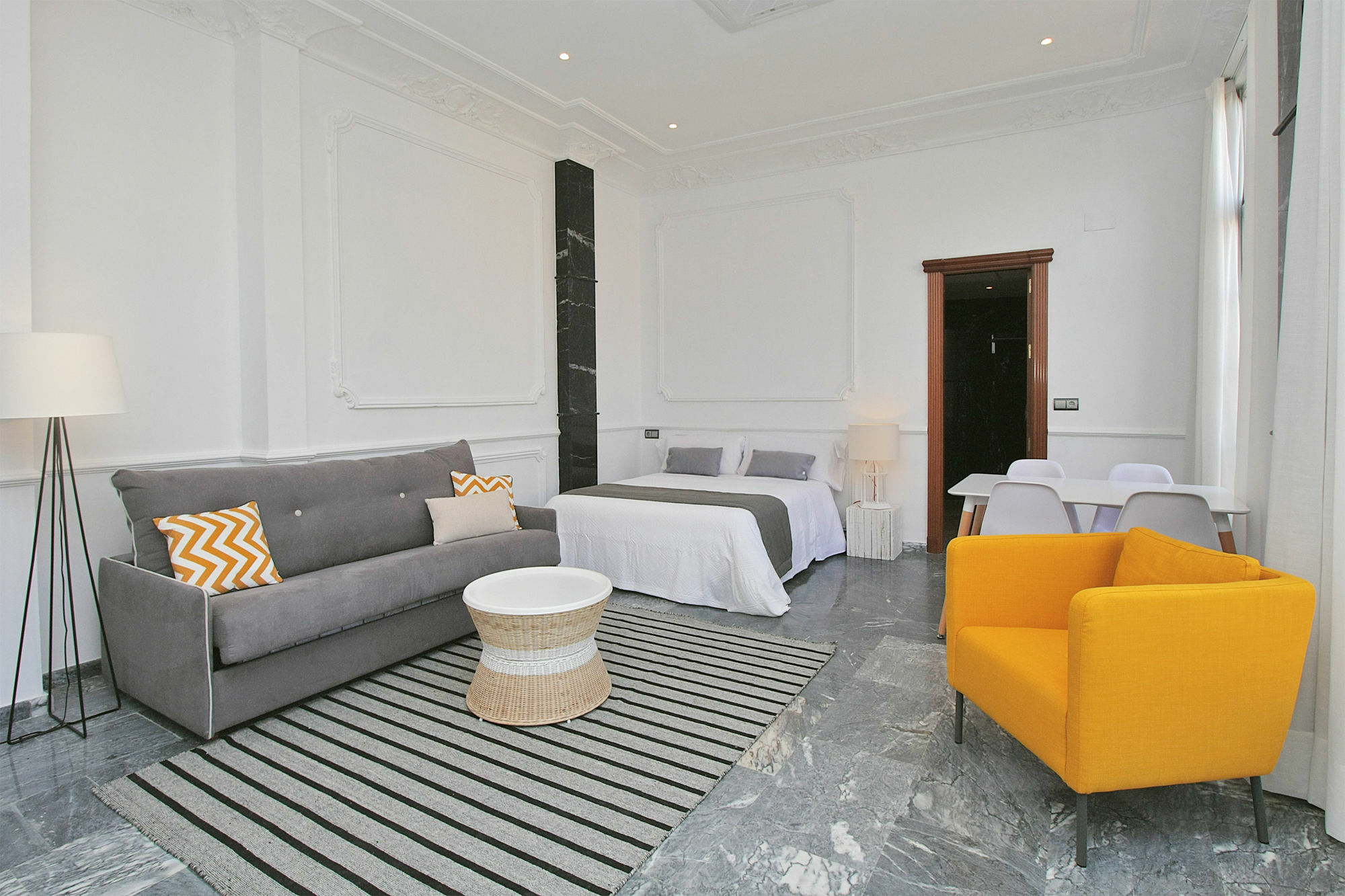 Apartamentos Plaza Constitución - Larios Málaga Exterior foto